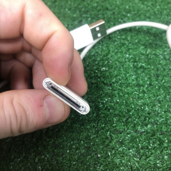 Apple 30-Pin to USB Cable - White - Picture 5 of 5